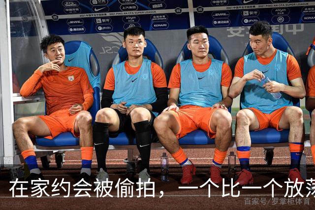 在家约会被偷拍，一个比一个放荡？